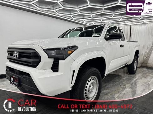 Used 2024 Toyota Tacoma SR image 3