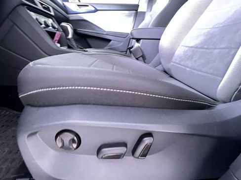 Used 2024 Volkswagen Taos SE image 12