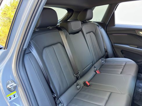 Used 2024 Audi Q4 e-tron Premium Plus w/ Premium Plus image 41