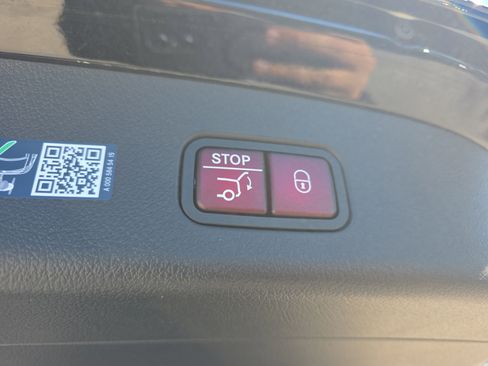 Certified 2026 Mercedes-Benz GLC 300 image 7