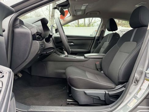 Used 2024 Nissan Sentra SV FWD image 18