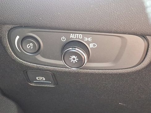 Used 2022 GMC Terrain SLE FWD image 23