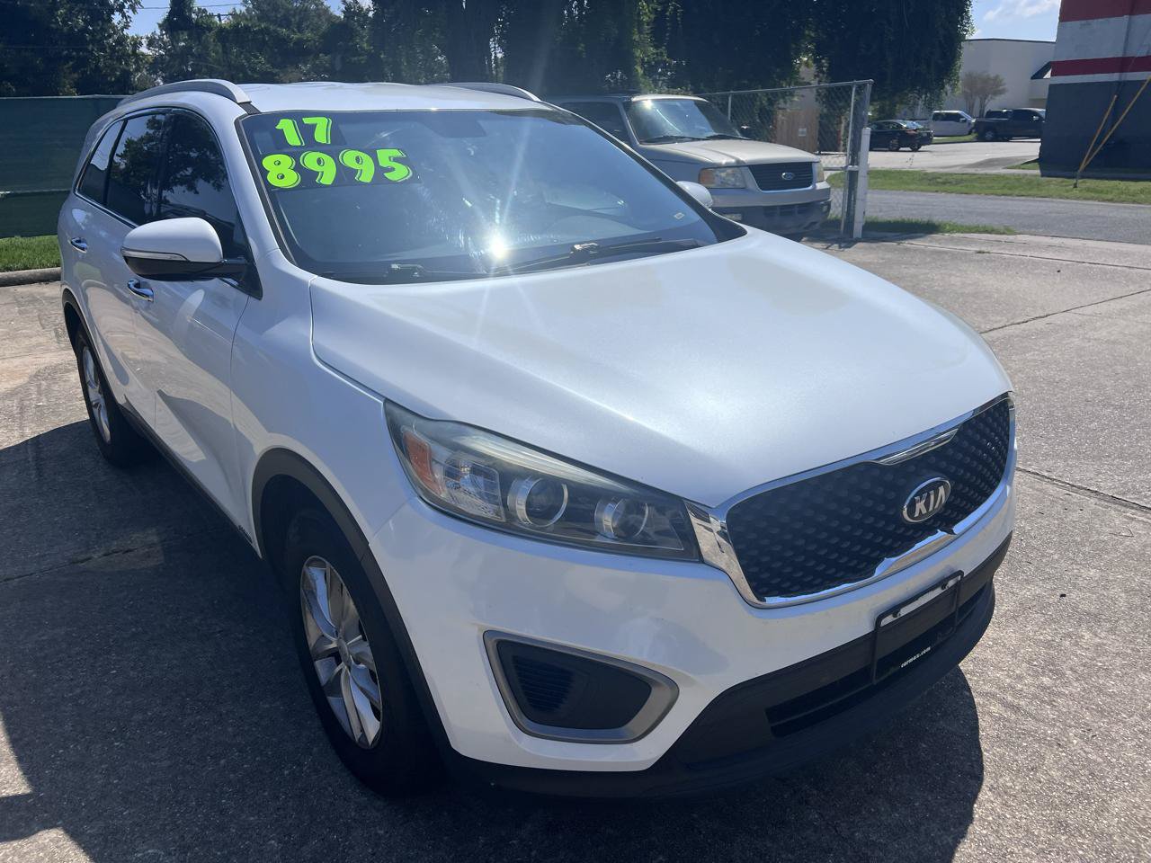 Used 2017 Kia Sorento AWD w/ LX Convenience Package image 3
