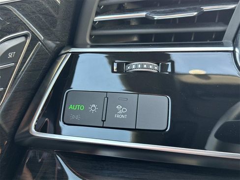 Used 2019 Audi Q8 Premium Plus w/ Premium Plus image 27