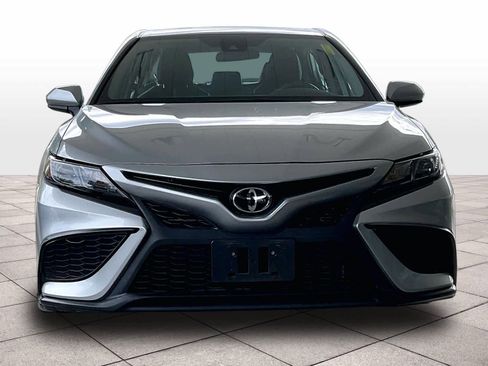 Used 2021 Toyota Camry SE image 3