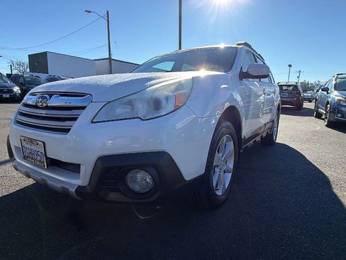 Used 2014 Subaru Outback 2.5i Premium image 9