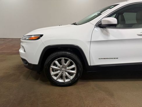 Used 2017 Jeep Cherokee Limited AWD/4WD image 37
