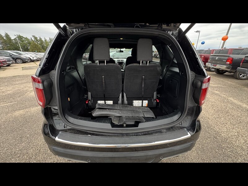 Used 2018 Ford Explorer XLT w/ Equipment Group 201A AWD/4WD image 22
