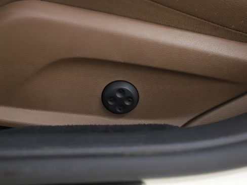 Used 2019 Mercedes-Benz E 300 4MATIC image 28