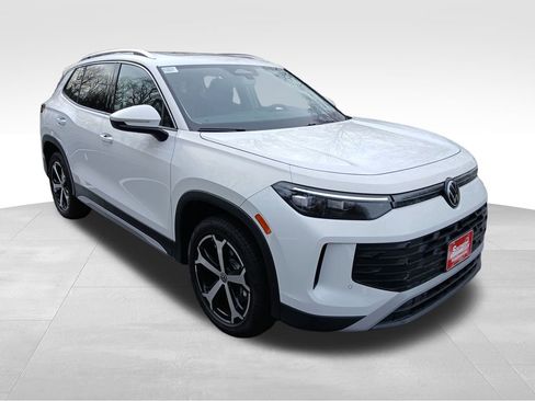 New 2025 Volkswagen Tiguan SE image 7