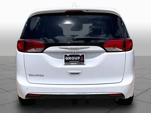 Used 2020 Chrysler Pacifica Touring FWD image 4