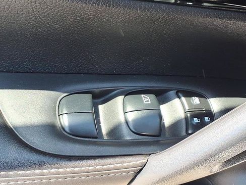 Used 2022 Nissan Rogue Sport SL AWD/4WD image 18