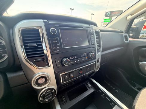 Used 2018 Nissan Titan SV w/ SV Convenience Package AWD/4WD image 18