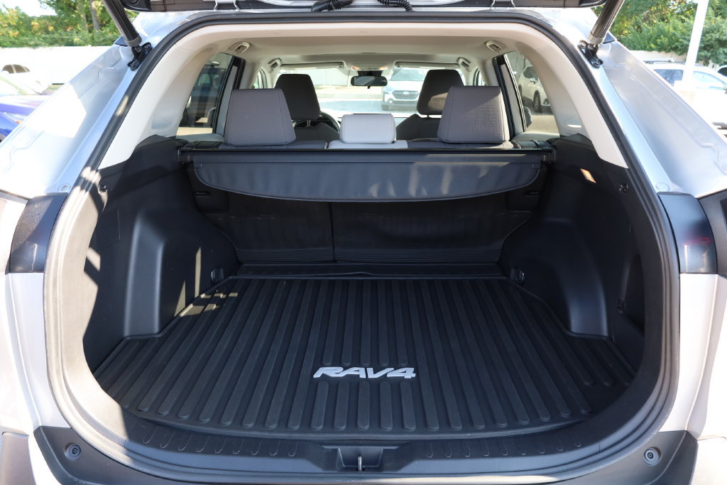 Used 2021 Toyota RAV4 XLE w/ Convenience Package AWD/4WD image 7