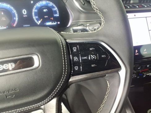 Used 2023 Jeep Grand Cherokee Overland AWD/4WD image 16