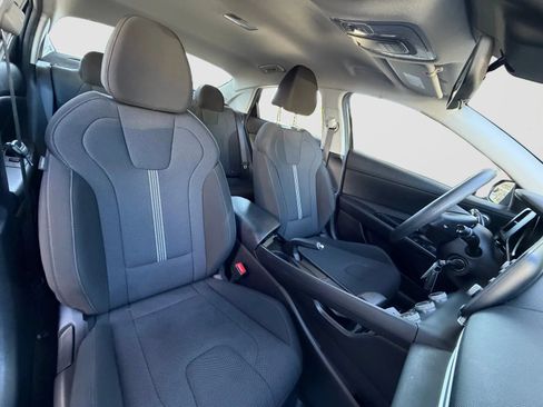 Used 2021 Hyundai Elantra SE FWD image 21