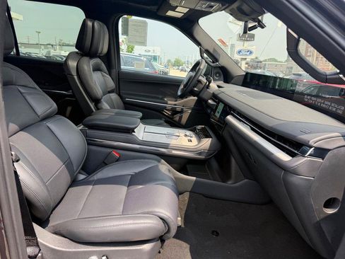 New 2025 Lincoln Navigator Reserve w/ Jet Appearance Package image 7