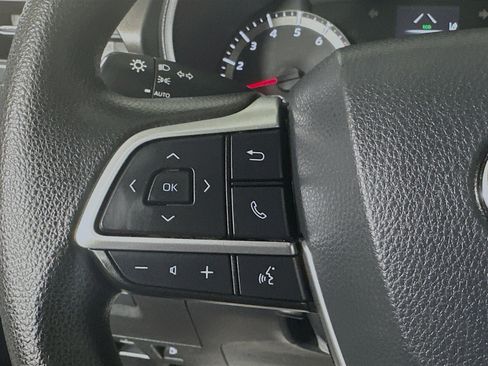 Used 2022 Toyota Highlander L image 16