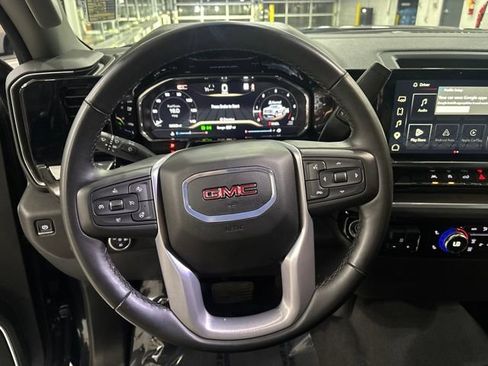 Used 2025 GMC Sierra 1500 SLT AWD/4WD image 18