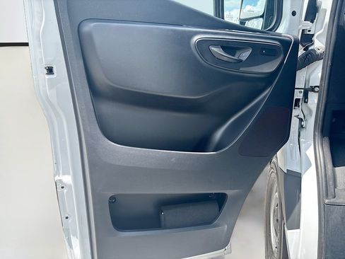 Used 2024 Mercedes-Benz Sprinter 2500 image 34
