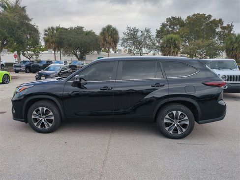 Used 2024 Toyota Highlander LE image 9