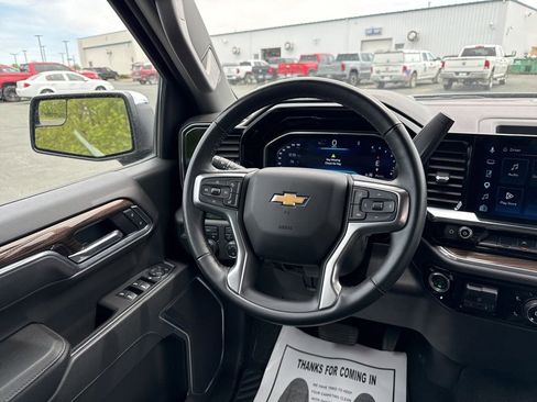 Used 2025 Chevrolet Silverado 1500 LT AWD/4WD image 7