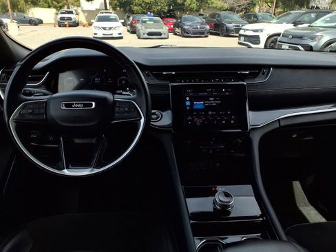 Used 2022 Jeep Grand Cherokee L Laredo image 19