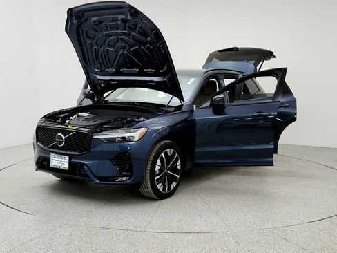 New 2026 Volvo XC60 B5 Plus w/ Climate Package image 9