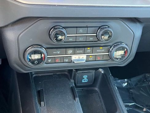 Used 2025 Ford Bronco Outer Banks AWD/4WD image 23