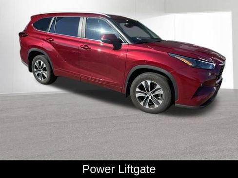 Used 2023 Toyota Highlander XLE AWD/4WD image 10