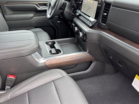 New 2025 GMC Sierra 2500 SLT w/ SLT Premium Package image 17