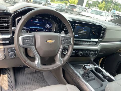 Used 2025 Chevrolet Silverado 1500 LTZ AWD/4WD image 11