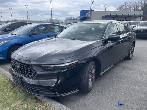 Used 2023 Honda Accord EX image 3