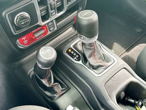Used 2021 Jeep Gladiator Rubicon AWD/4WD image 18