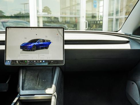 Used 2025 Tesla Model 3 Long Range RWD image 18