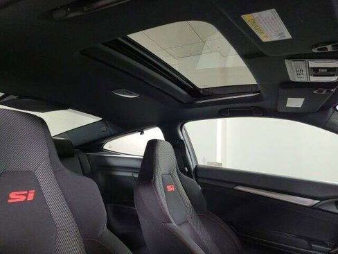 Used 2018 Honda Civic Si image 8