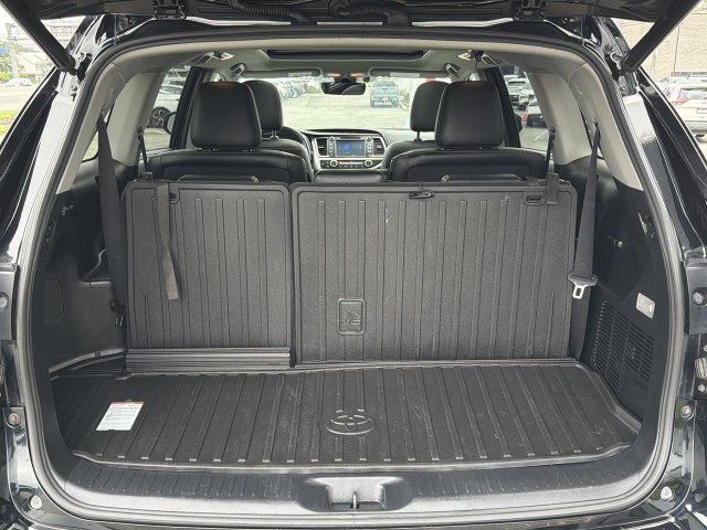 Used 2019 Toyota Highlander Limited Platinum AWD/4WD image 28