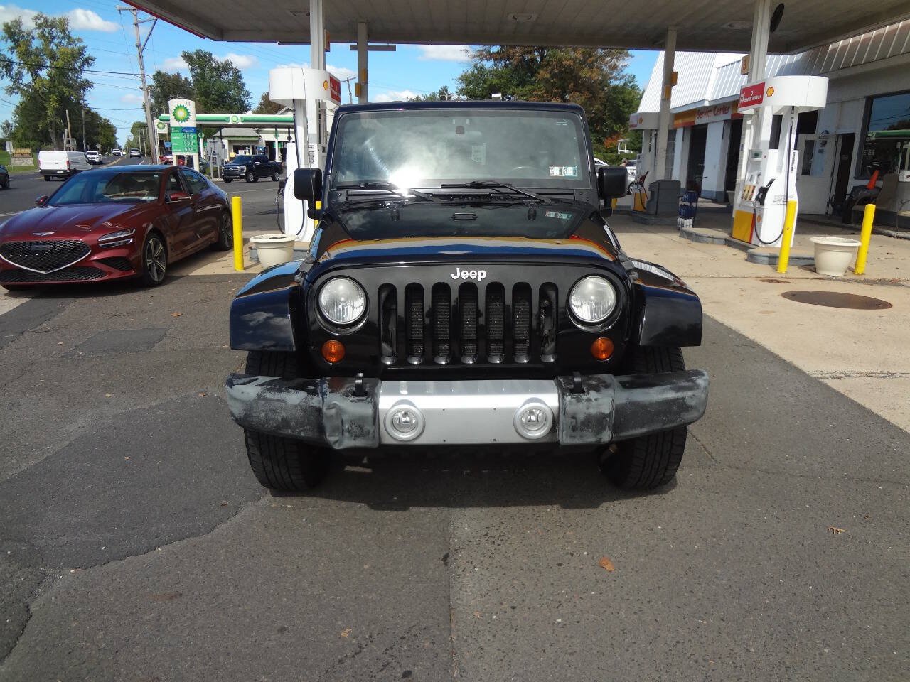 Used 2012 Jeep Wrangler Unlimited Sahara w/ Dual Top Group AWD/4WD image 7