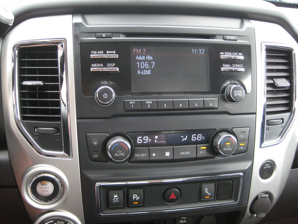 Used 2017 Nissan Titan SV AWD/4WD image 21