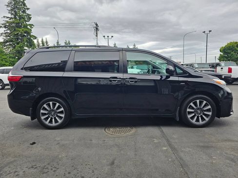 Used 2018 Toyota Sienna XLE AWD/4WD image 6