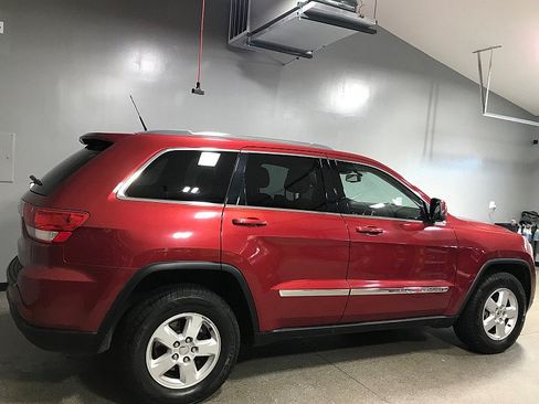 Used 2011 Jeep Grand Cherokee Laredo w/ Security & Convenience Group AWD/4WD image 3