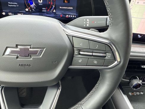 Used 2025 Chevrolet Suburban Z71 w/ Comfort Package image 17