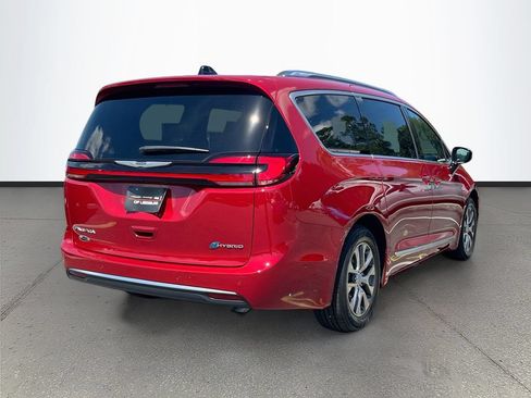 Used 2025 Chrysler Pacifica Pinnacle FWD image 7