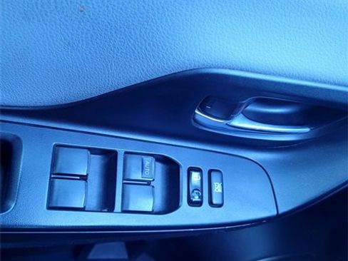 Used 2015 Toyota Yaris L image 24