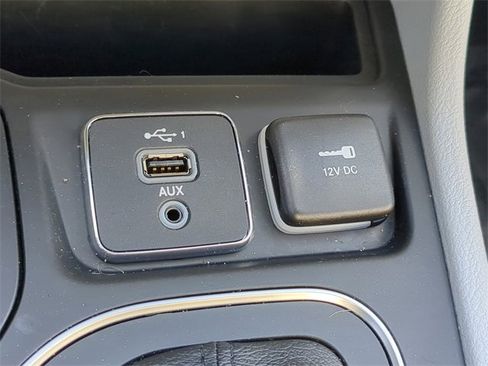 Used 2021 Jeep Cherokee Latitude Lux w/ Comfort/Convenience Group image 26