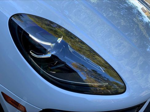 Used 2025 Porsche Macan image 25