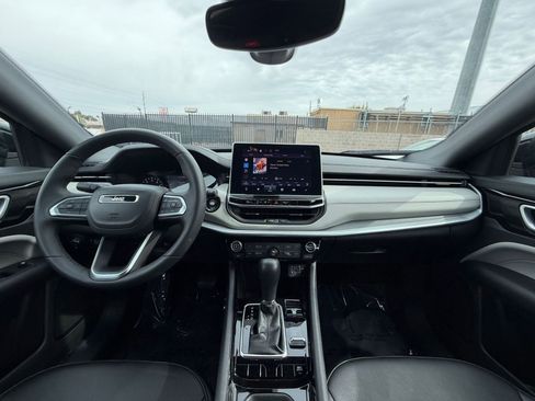 Used 2025 Jeep Compass Limited image 34