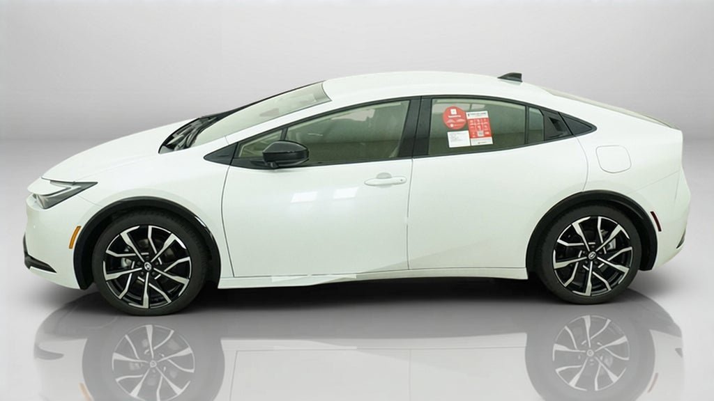 New 2027 Toyota Prius Plug-In Hybrid FWD image 3