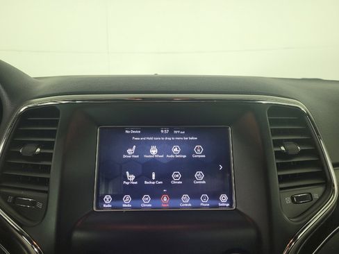 Used 2018 Jeep Grand Cherokee Limited image 25