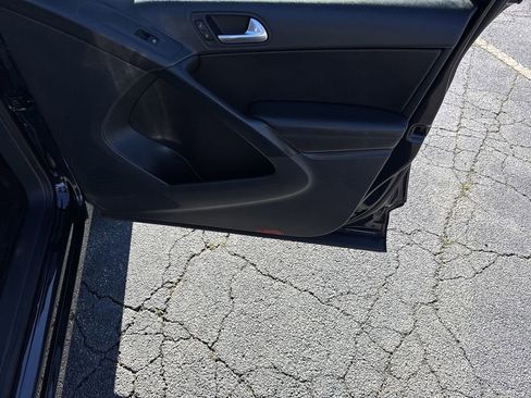 Used 2017 Volkswagen Tiguan S image 14